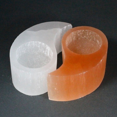 Castiçal de sal yin e yang branco e laranja