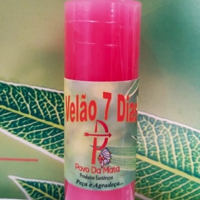 Velão rosa 7 dias com rótulo 'Povo Da Mata' em fundo com folhas verdes