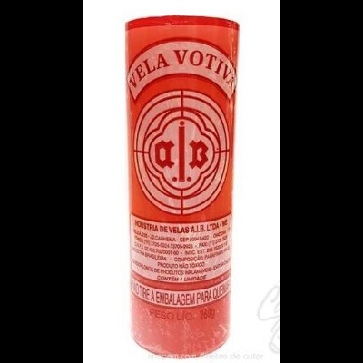 Vela votiva vermelha em embalagem cilíndrica com texto