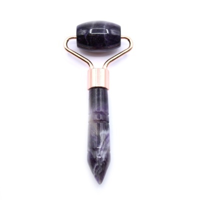 Rolo de massagem facial de ametista roxa com suporte dourado