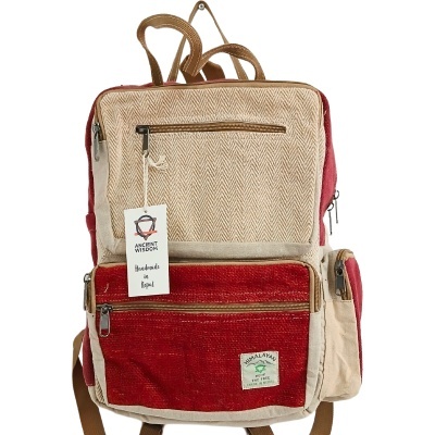 Mochila vintage bege com padrão espinha e detalhes vermelhos