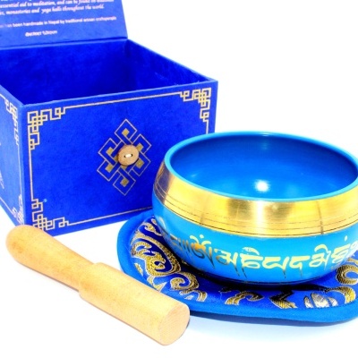 Conjunto de taça tibetana azul e dourada com almofada e maço, embalagem azul