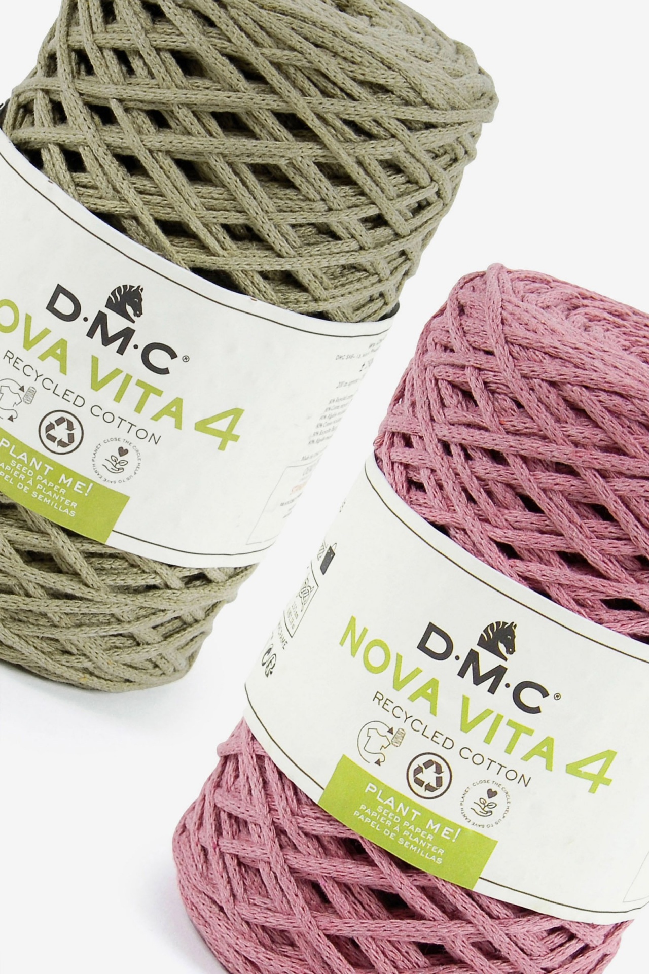 Dois novelos de fio D.M.C. Nova Vita 4 em algodão reciclado, cores verde-acinzentada e rosa