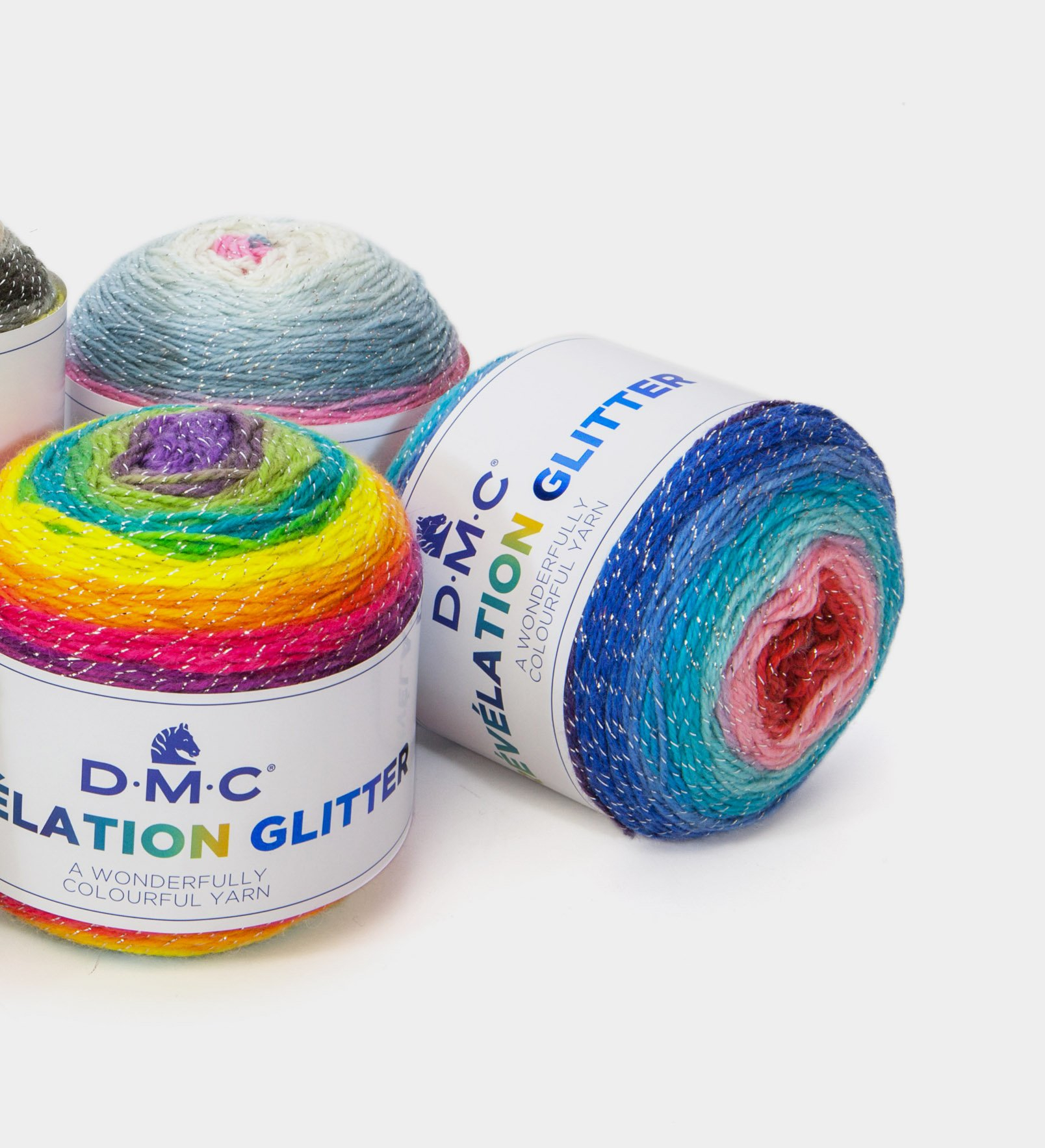 Novelos de lã colorida DMC NÉBULATION GLITTER com brilho em fundo branco