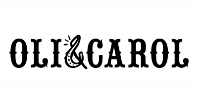 Logótipo preto com texto OLI&CAROL em fundo branco