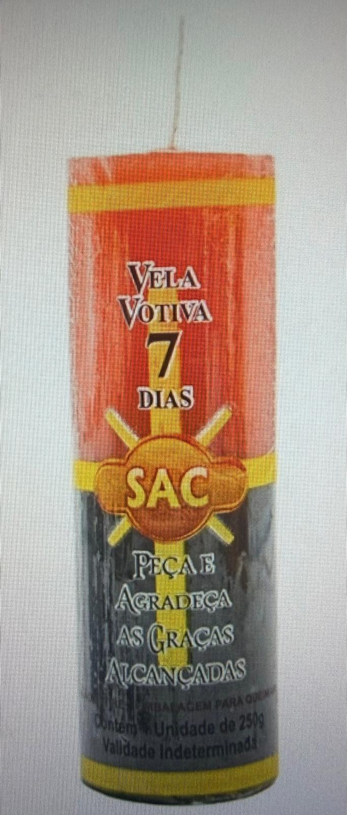 Vela votiva vermelha, amarela e preta com texto religioso impressa