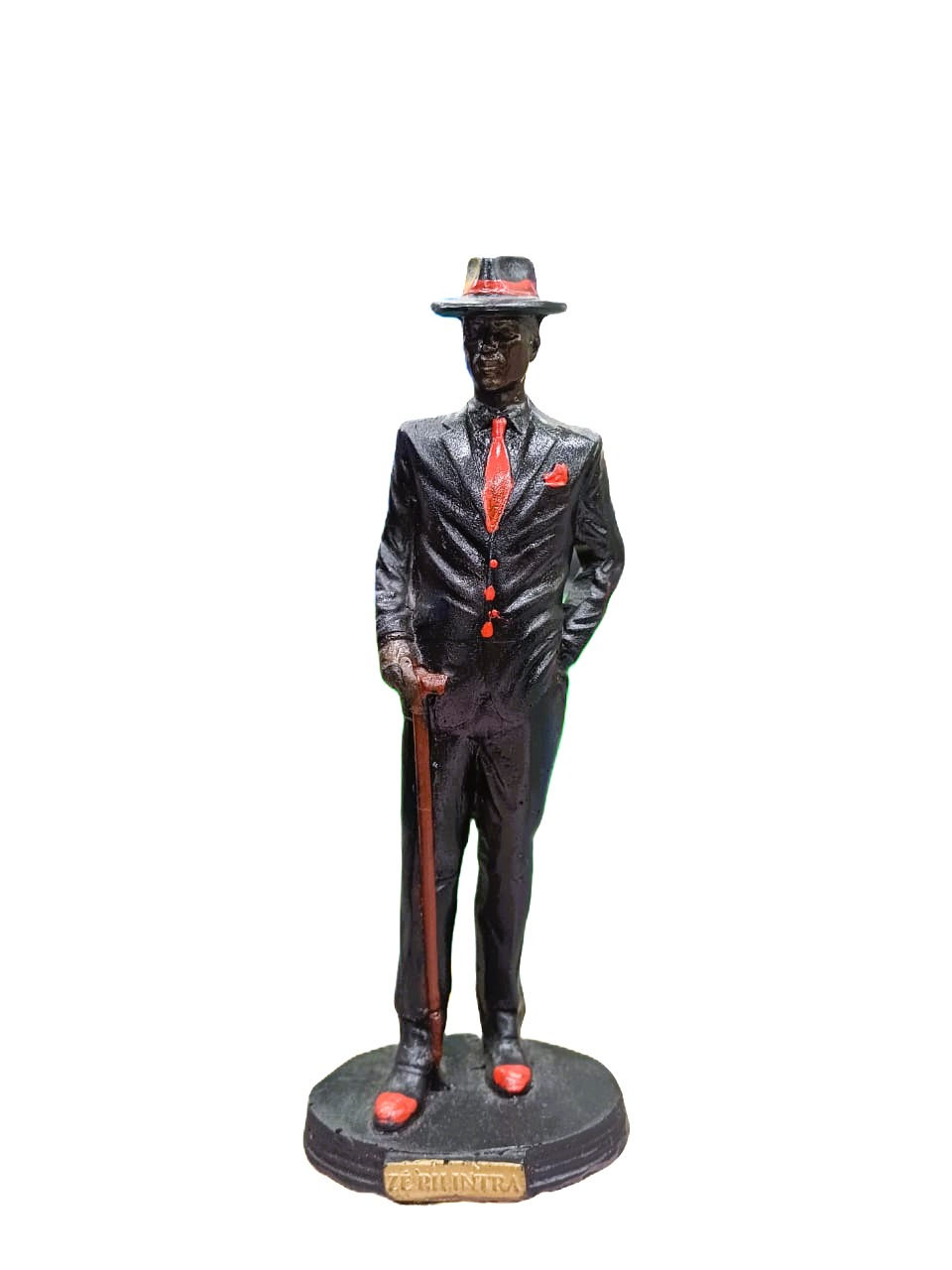 Estatueta de homem de fato preto e gravata vermelha com bengala.