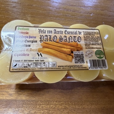 Pack de velas pequenas creme com etiqueta de óleo essencial de Palo Santo