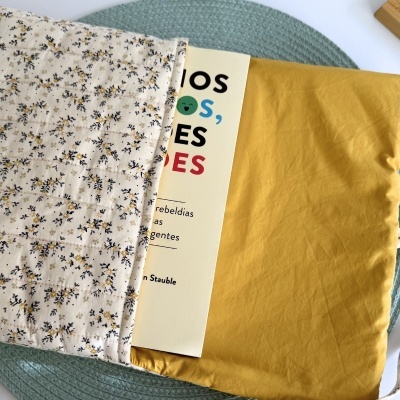 Bolsa&#x20;de&#x20;Livros&#x20;Acolchoada&#x20;Floral&#x20;Mostarda