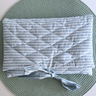 Bolsa&#x20;de&#x20;Livros&#x20;Acolchoada&#x20;Azul&#x20;Geom&#x00E9;trico