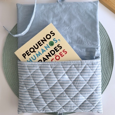 Bolsa&#x20;de&#x20;Livros&#x20;Acolchoada&#x20;Azul&#x20;Geom&#x00E9;trico