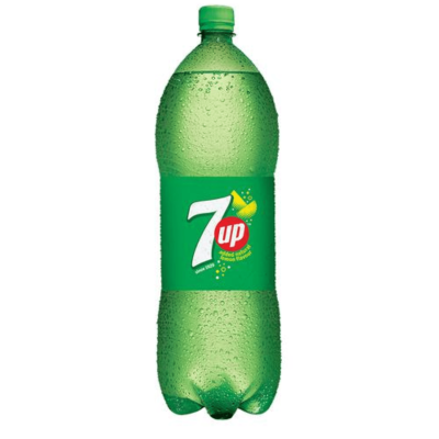 Garrafa verde de refrigerante 7up com rótulo verde e gotas de condensação