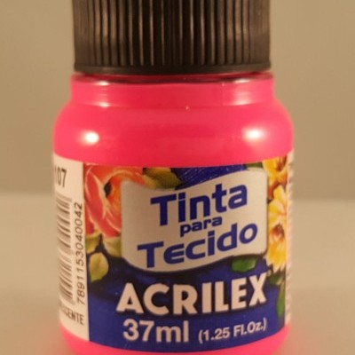 Frasco rosa de tinta para tecido Acrilex com tampa preta