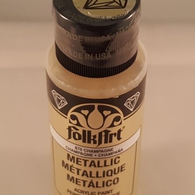 Frasco de tinta acrílica metálica Champagne da FolkArt com 59 ml.