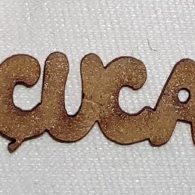 palavra AÇÚCAR em madeira sobre pano branco