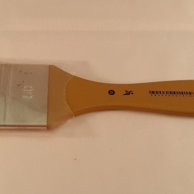 Pincel de pintura com cabo amarelo claro e cerdas laranja