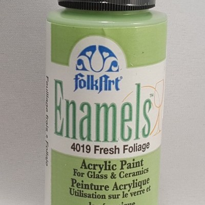 Frasco de tinta acrílica verde com tampa preta e etiqueta branca e verde.