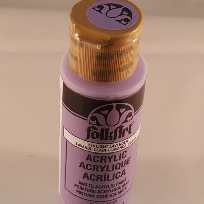 Frasco de tinta acrílica matte lavanda clara FolkArt com tampa dourada.