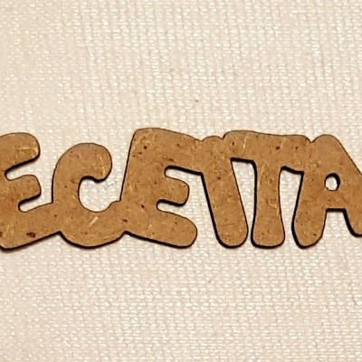 Palavra 'RECEITAS' em cortiça sobre fundo de tecido bege