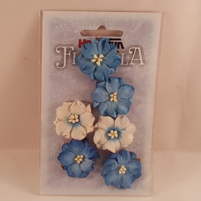 Pacote de seis flores artificiais em papel azul e bege com botões amarelos no centro