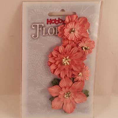 Flores decorativas cor-de-rosa em cartão branco com padrão floral e texto Hobby FLOR
