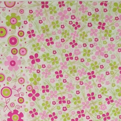 Tecido floral rosa e verde com fundo branco