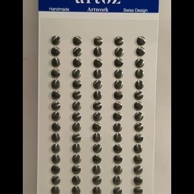 Pacote de botões prateados em embalagem azul branca