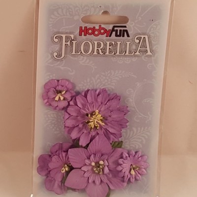 Flores artificiais cor-de-rosa em embalagem com etiqueta 'Hobby Fun FLORELLA'