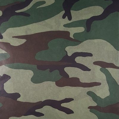 Tecido com padrão camuflado em verde, castanho, bege e preto