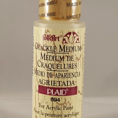 Frasco de FolkArt Crackle Medium para pintura acrílica com rótulo craquelado