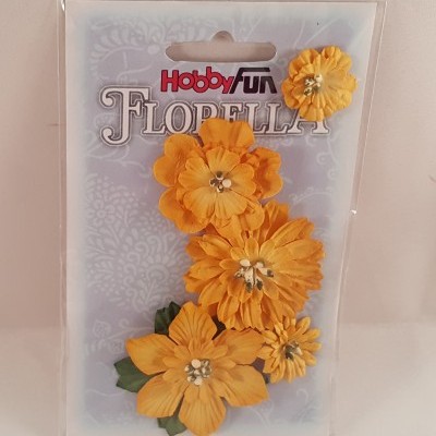 Flores artificiais amarelas embaladas em plástico com fundo branco e texto Hobby Fun FLORELLA