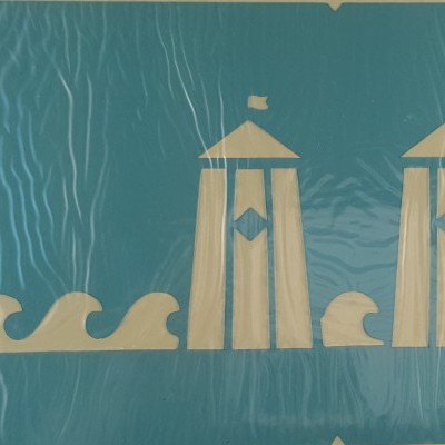 Tapete azul com desenhos dourados de ondas e cabinas de praia