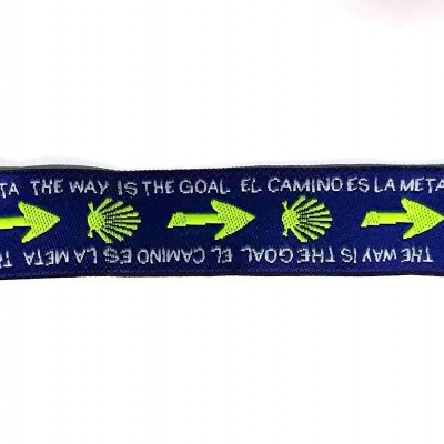 Cinta azul com setas e conchas amarelas e texto repetido em azul e branco