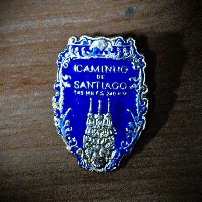 https://www.alberguedebarcelos.com/product/pin-caminho-de-santiago-149-miles