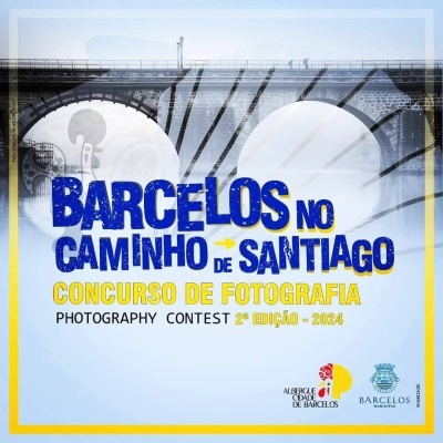 Poster de concurso de fotografia com imagem de ponte de pedra ao fundo e texto em azul e amarelo