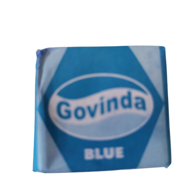 Embalagem azul quadrada com o texto 'Govinda BLUE'