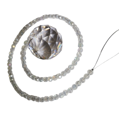 Cordão de cristais transparentes facetados com bola de cristal