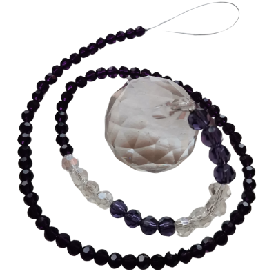 Colar ou pulseira com contas roxas e transparente e pendente facetado redondo.
