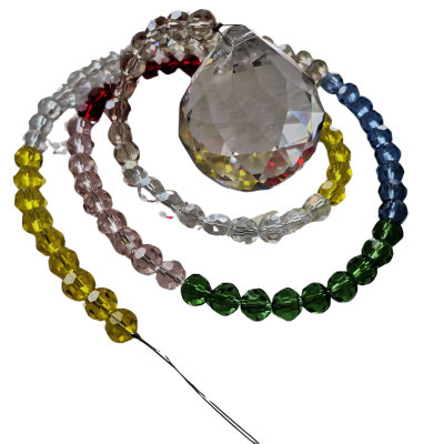 Fecho de cristal facetado e contas coloridas em espiral