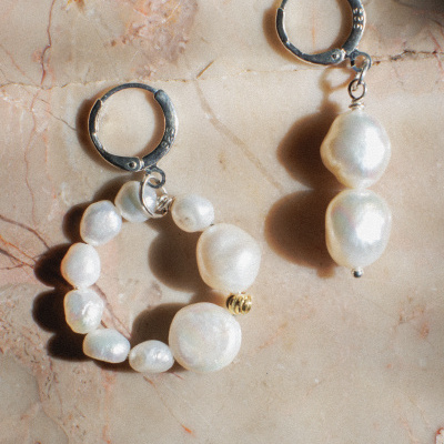 Venus Pearl Earrings