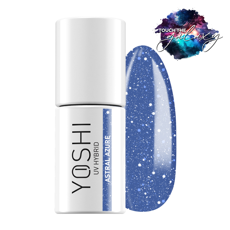 Verniz Yoshi Astral Azure - 527 Frasco de verniz de unhas UV Hybrid da YOSHI em branco com rótulo azul e texto ASTRAL AZURE acompanhado de amostra da cor azul com brilhos.