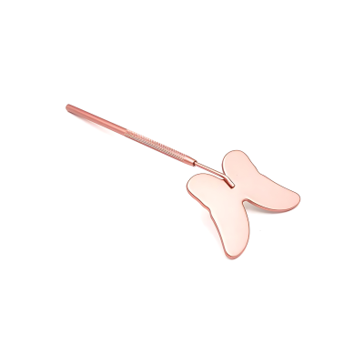 Ferramenta metálica cor de rosa com cabo texturizado e ponta em forma de borboleta.