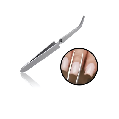 Alicate de unhas prata de ponta curva com círculo mostrando uso em unhas