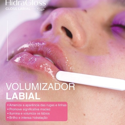 Lábios brilhantes rosa com aplicador de gloss labial e texto do produto em português