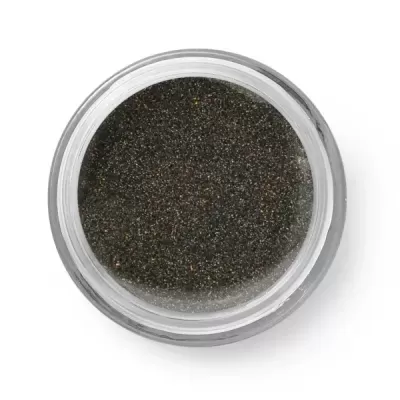 Pote com partículas granulares pretas brilhantes visto de cima