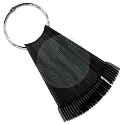 Amostrador de cores para vernizes em leque preto com anel metálico.