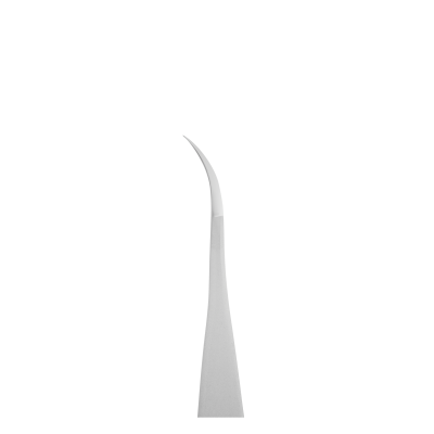 Pinça de metal prateada com ponta curva sobre fundo branco