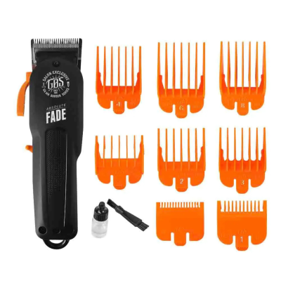 Máquina de cortar cabelo preta com pentes de plástico laranja e acessórios sobre fundo branco