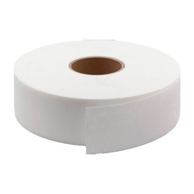 Rolo de fita adesiva branca com núcleo castanho