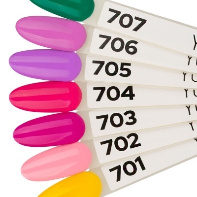 mostruário de vernizes para unhas com amostras coloridas e numeradas